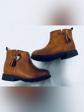 Girls ankle brown boots size 8